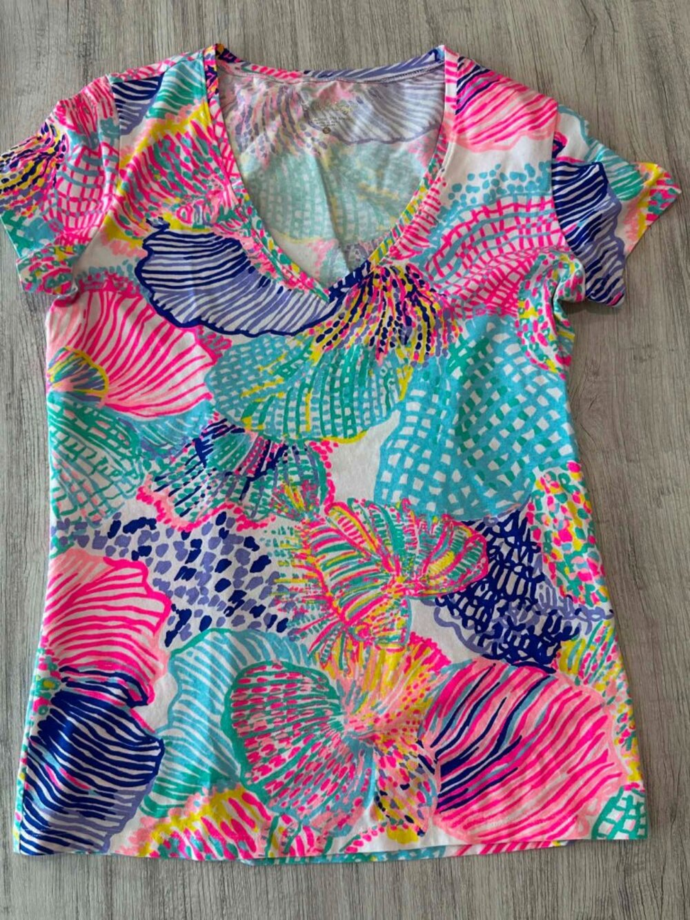 Lilly Pulitzer "Roar of the Seas" Seashell V Neck Knit Coastal Shirt Sz Small